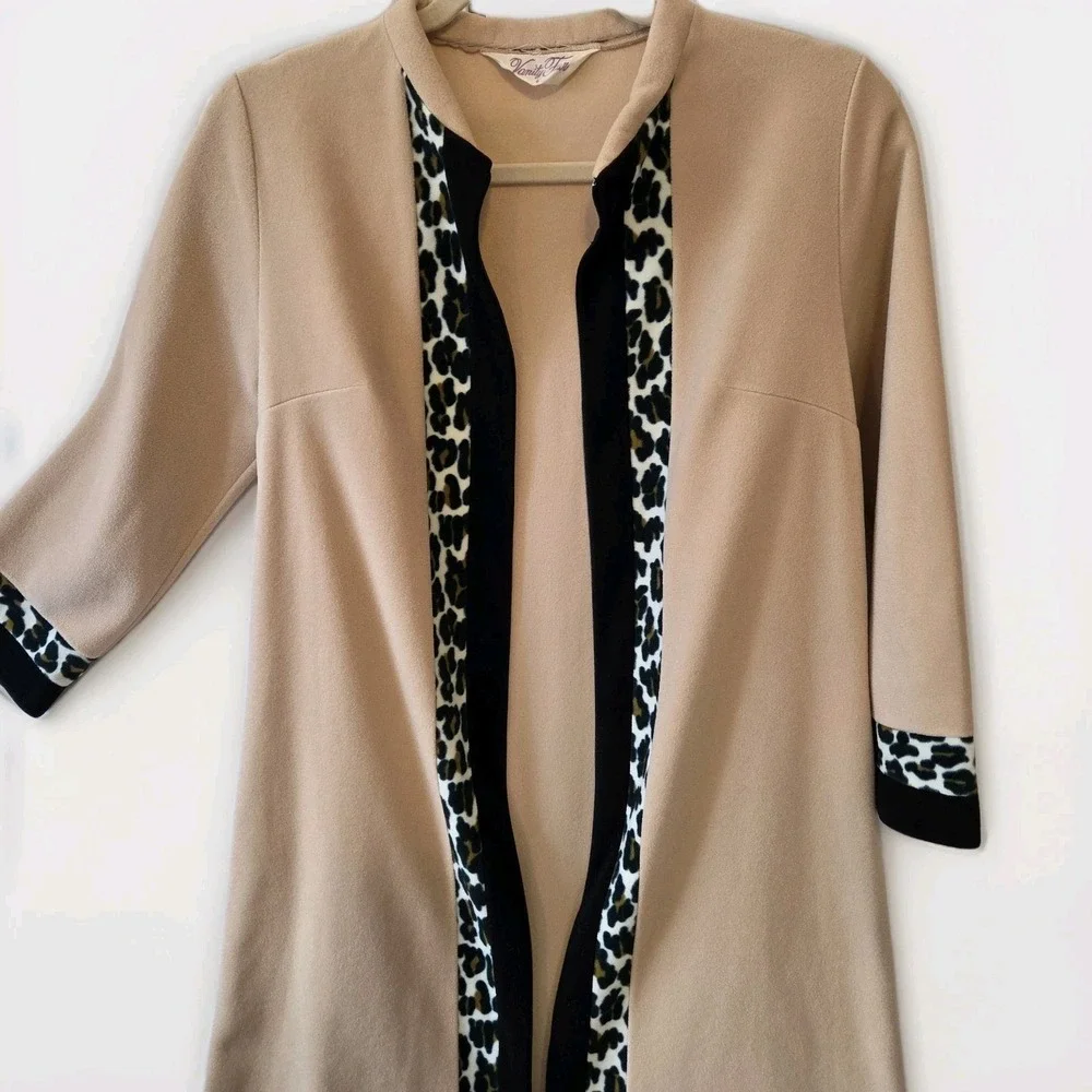 Vtg Vanity Fair Cheetah Print Fleece Robe Dressing Gown Size 8 Long Sleeve Beige
